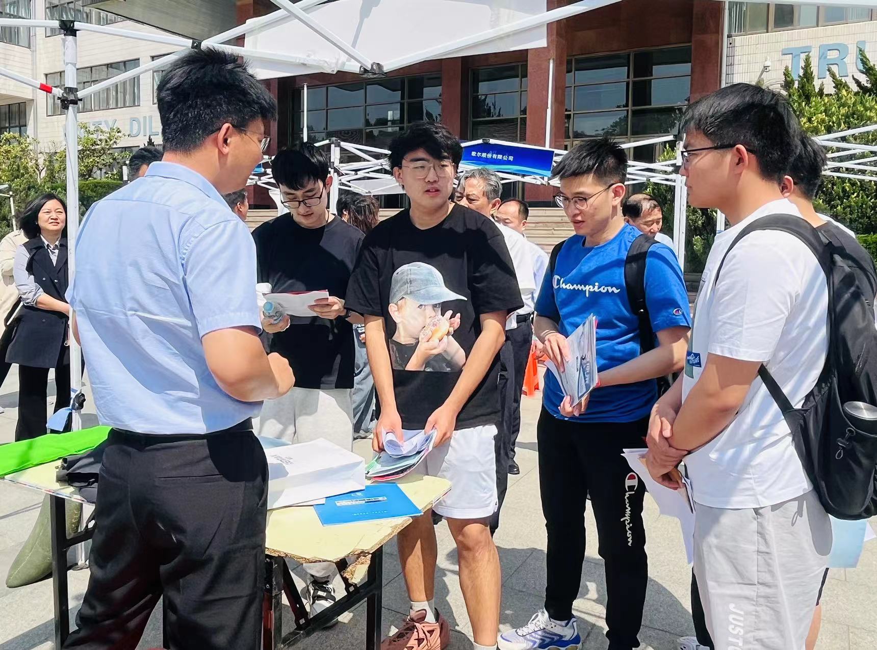 1715565129408019935.jpg 1715565129408019935.jpg